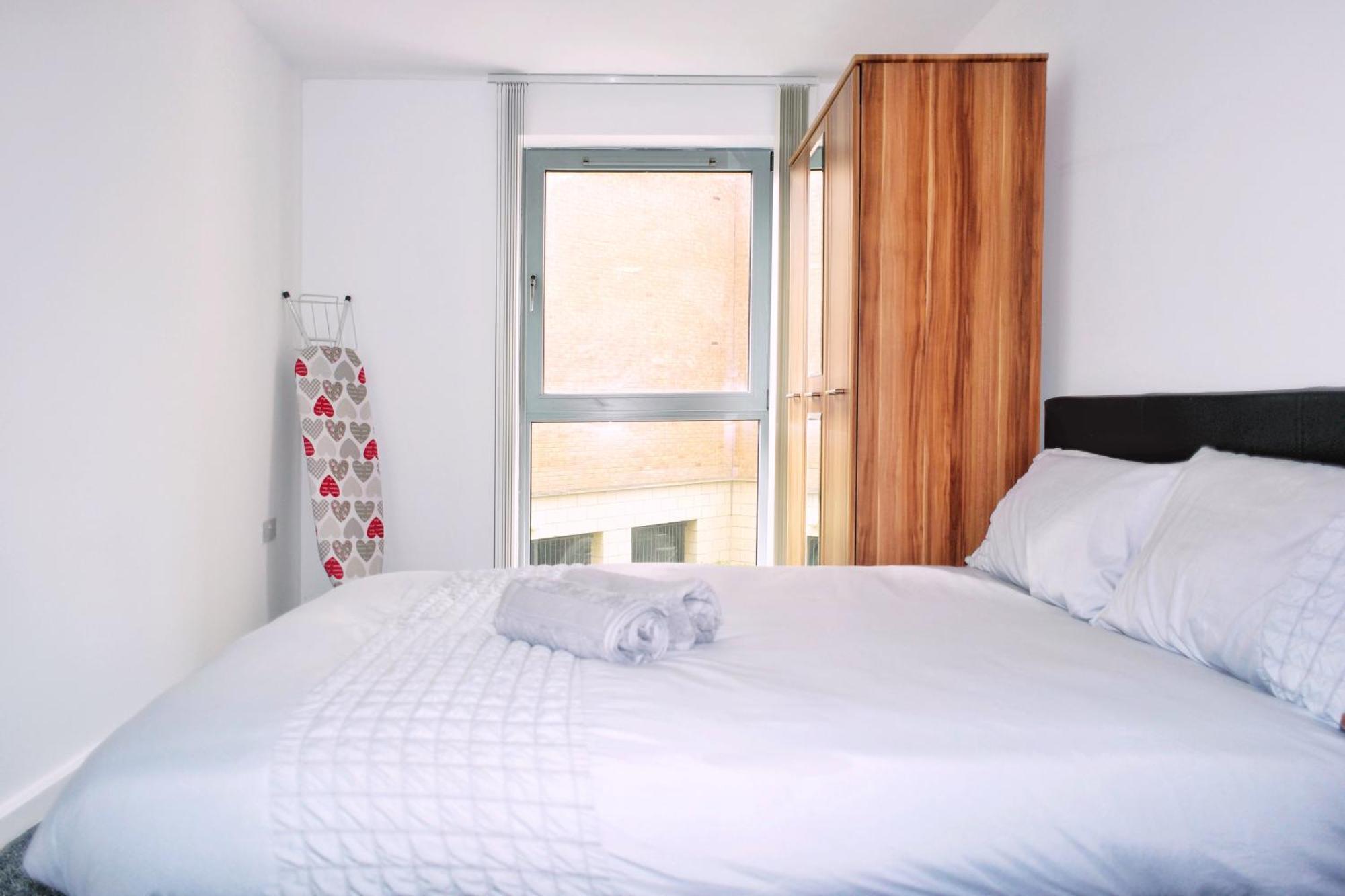 2 Bed Ensuite With Balcony And Free Onsite Secure Parking Manchester Exterior photo