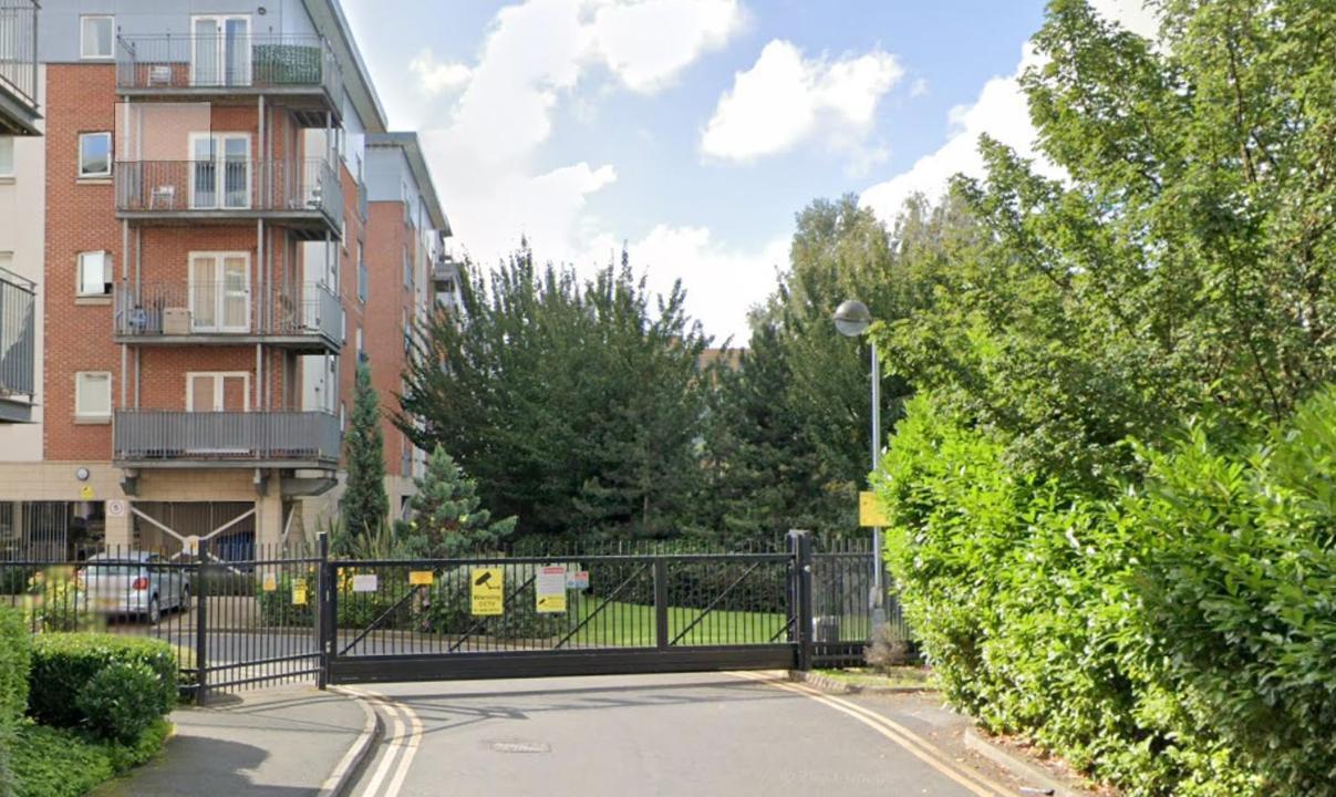 2 Bed Ensuite With Balcony And Free Onsite Secure Parking Manchester Exterior photo